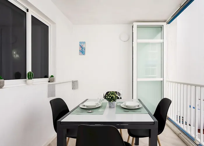 Home2book Relaxing Coastal With Terrace דירה *